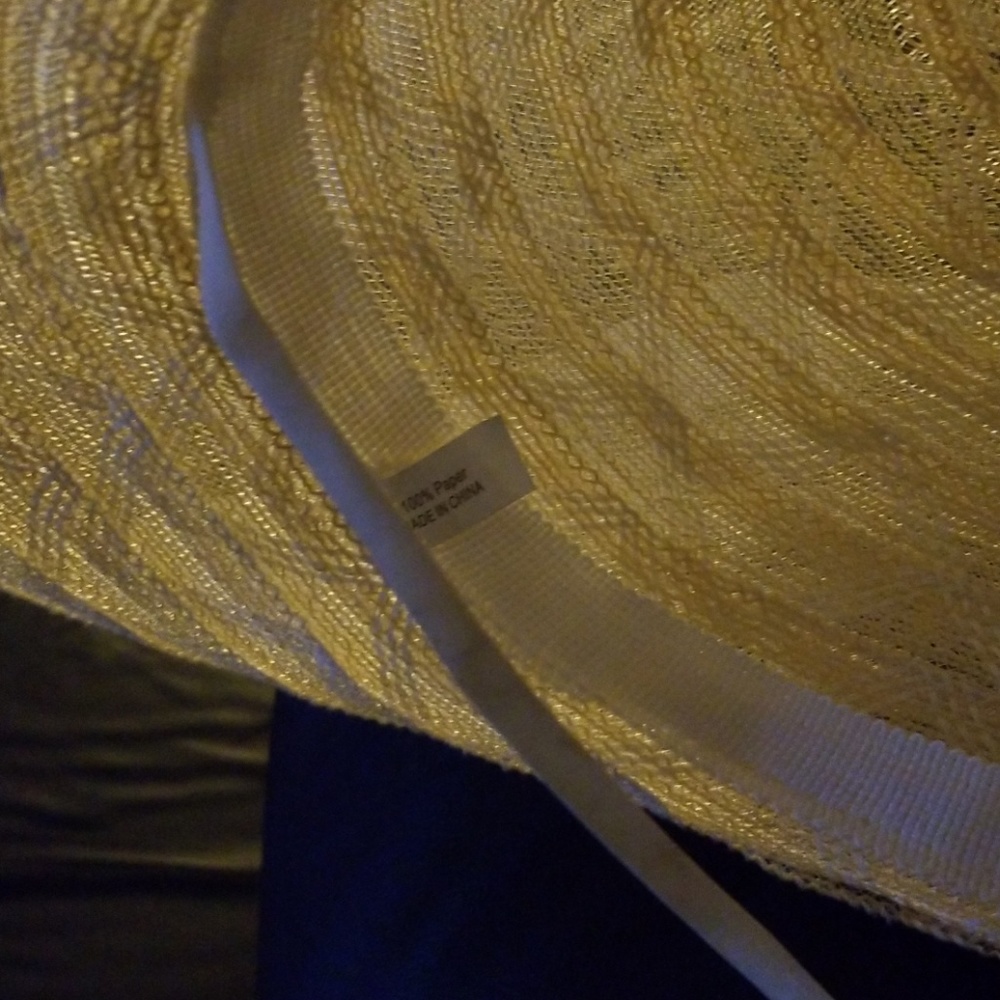 Sun hat with strap - Picture 4 of 4